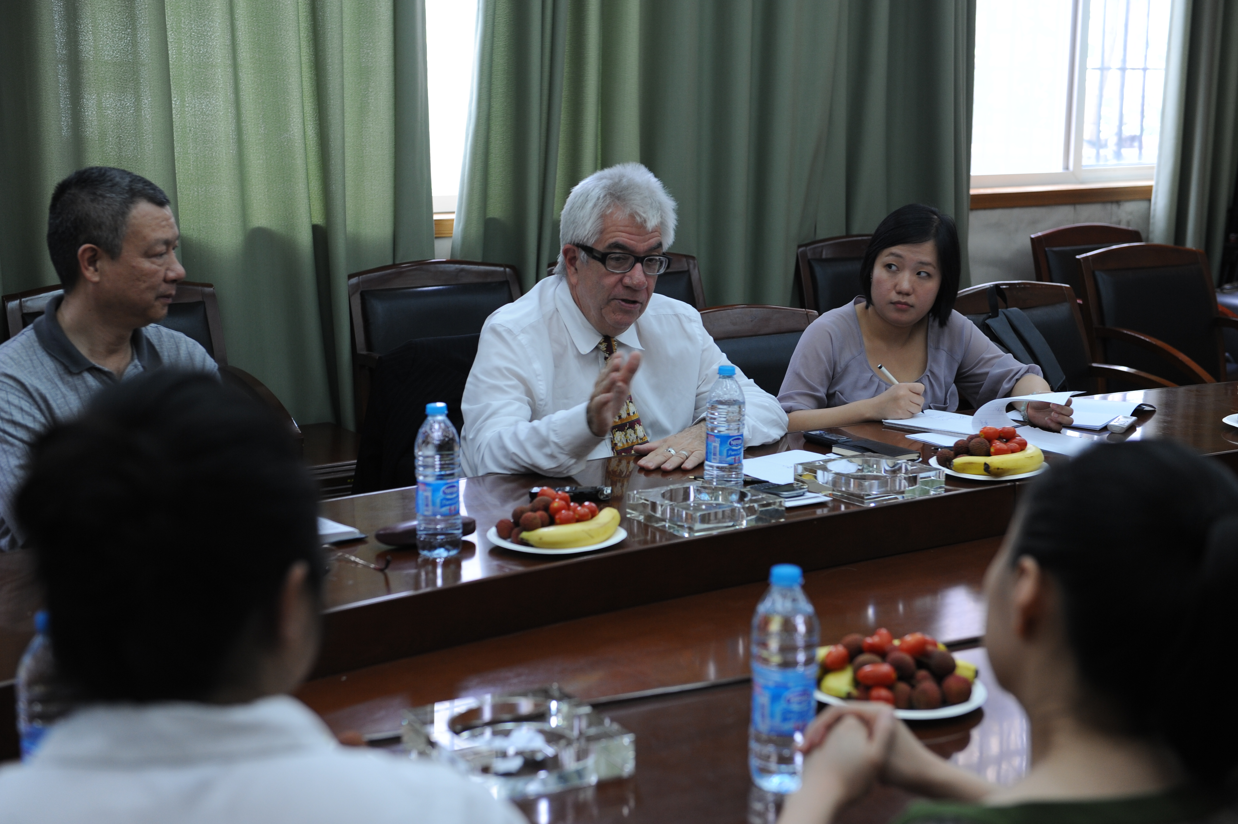 美国新闻学教授普雷特访问公司