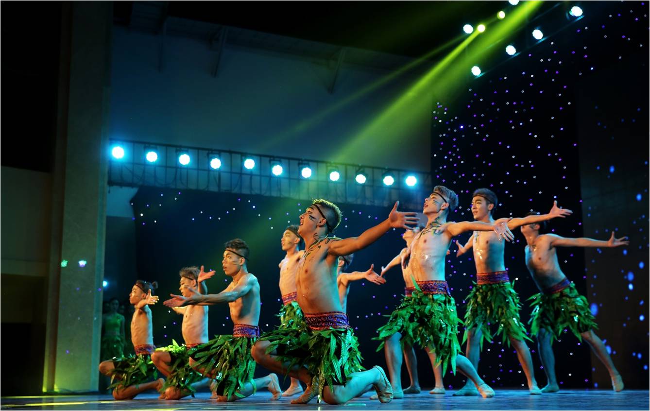 【校园文化】公司时隔十年再获金秋舞蹈大赛冠军