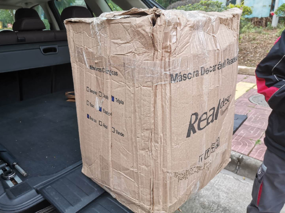 tyc33455cc太阳集团澳门籍大二女生向公司赠送5000只外科医用口罩