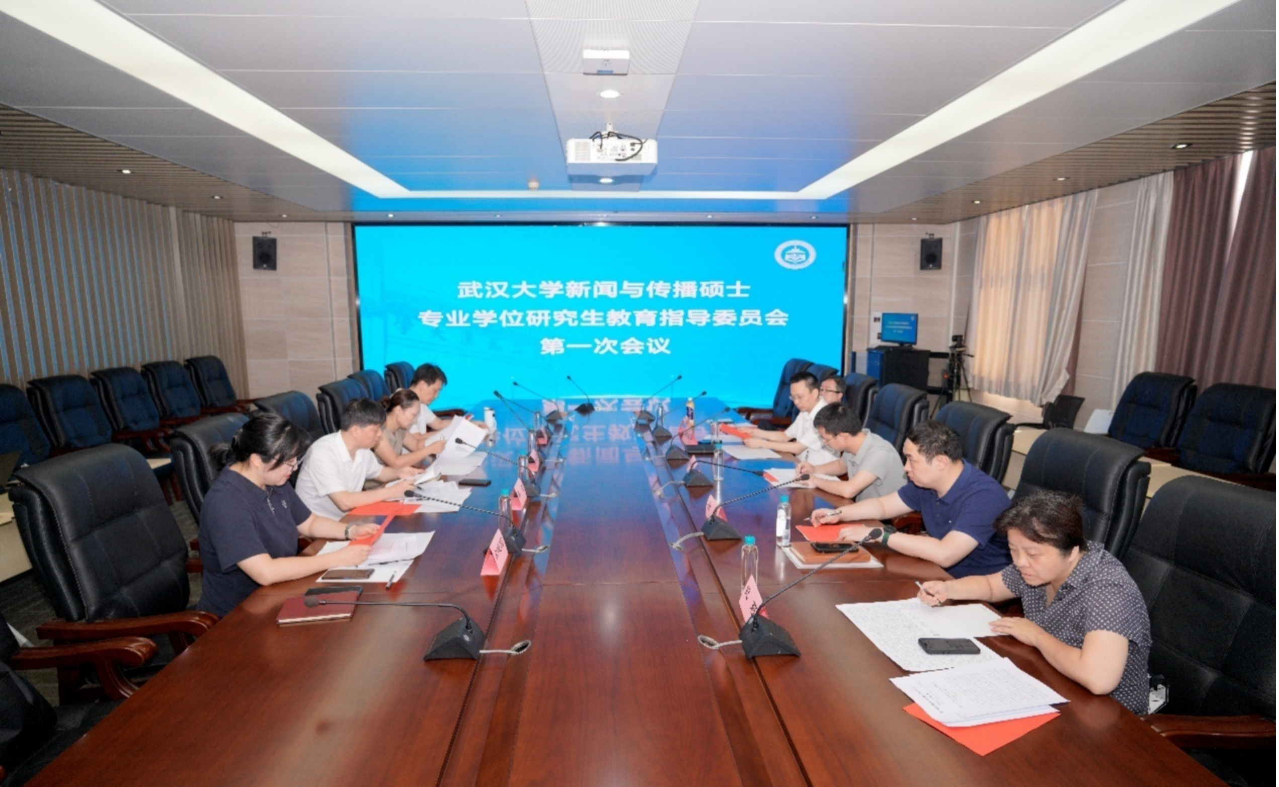 tyc33455cc太阳集团新闻与传播专业学位研究生教育指导委员会第一次会议召开