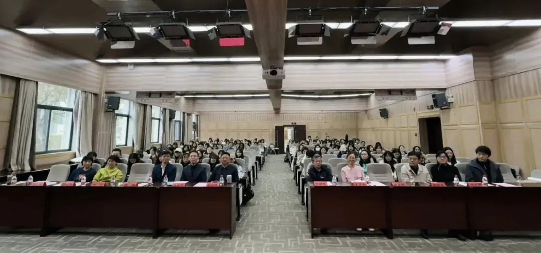 tyc33455cc太阳集团举办庆祝第26个中国记者节研究生主题党日活动